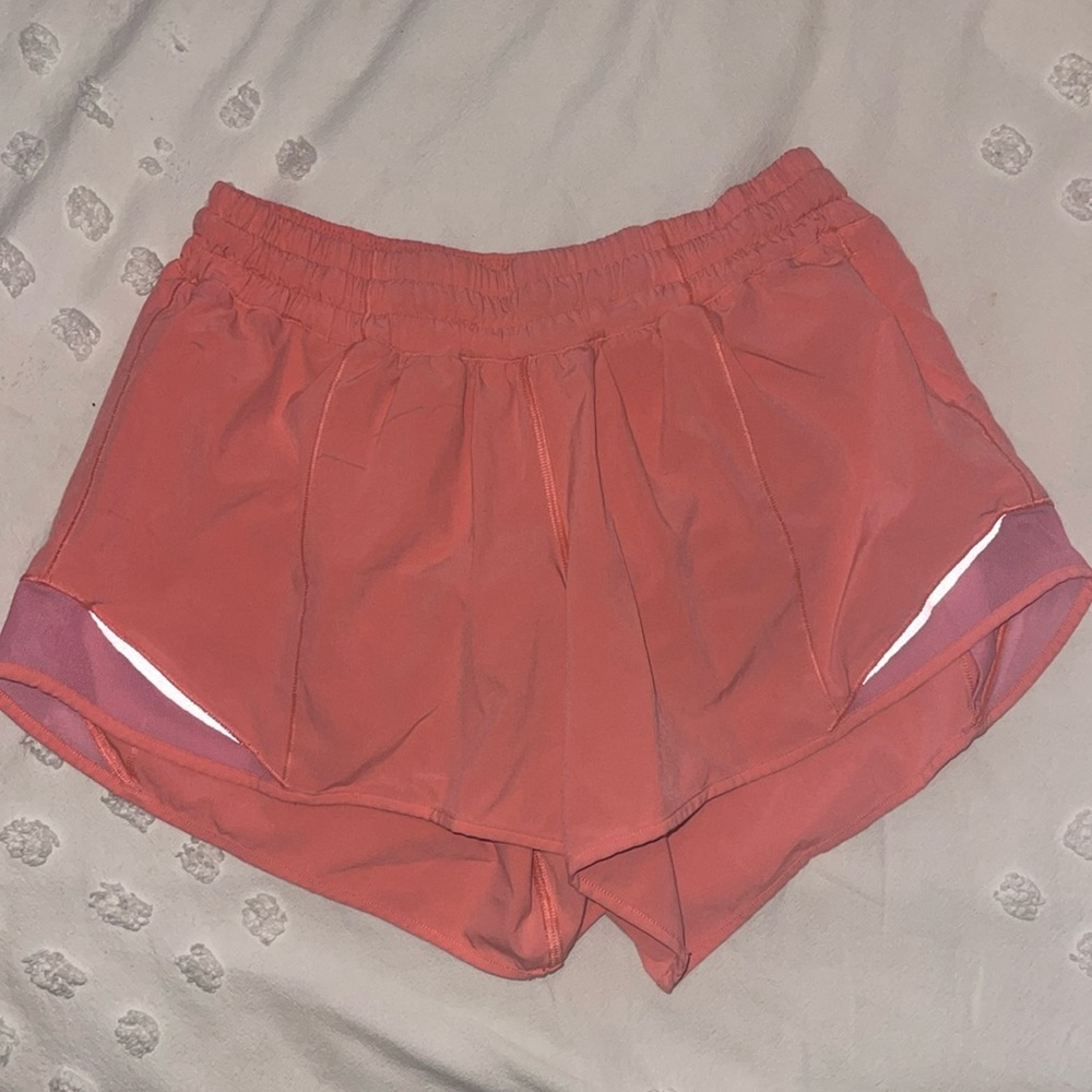 Lululemon Hotty Hot Short 2.5” size 8